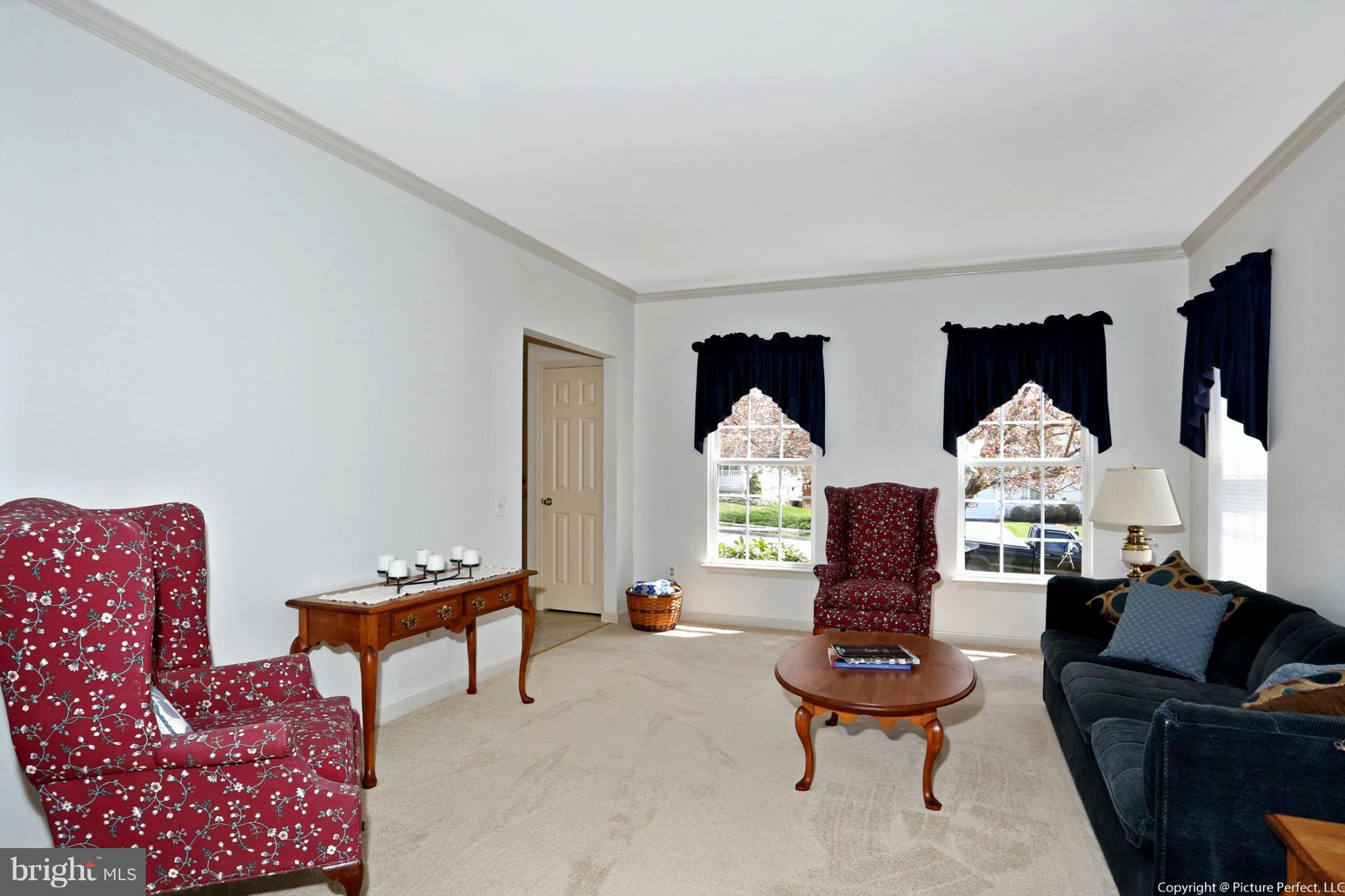 6414 Spring Forest Road Frederick, MD 21701 - Photo 12 of 30 Living Room