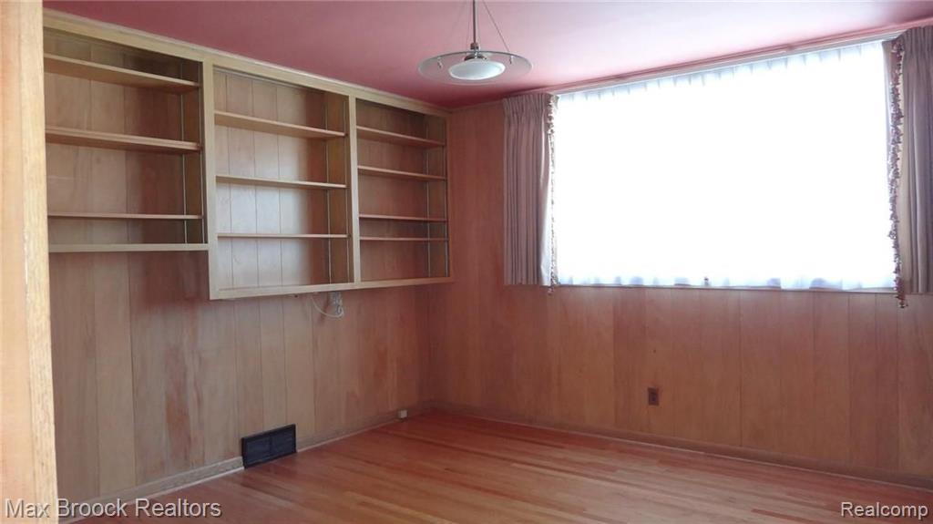 295 Cloverly Road Grosse Pointe Farms, MI 48236 - Photo 21 of 40