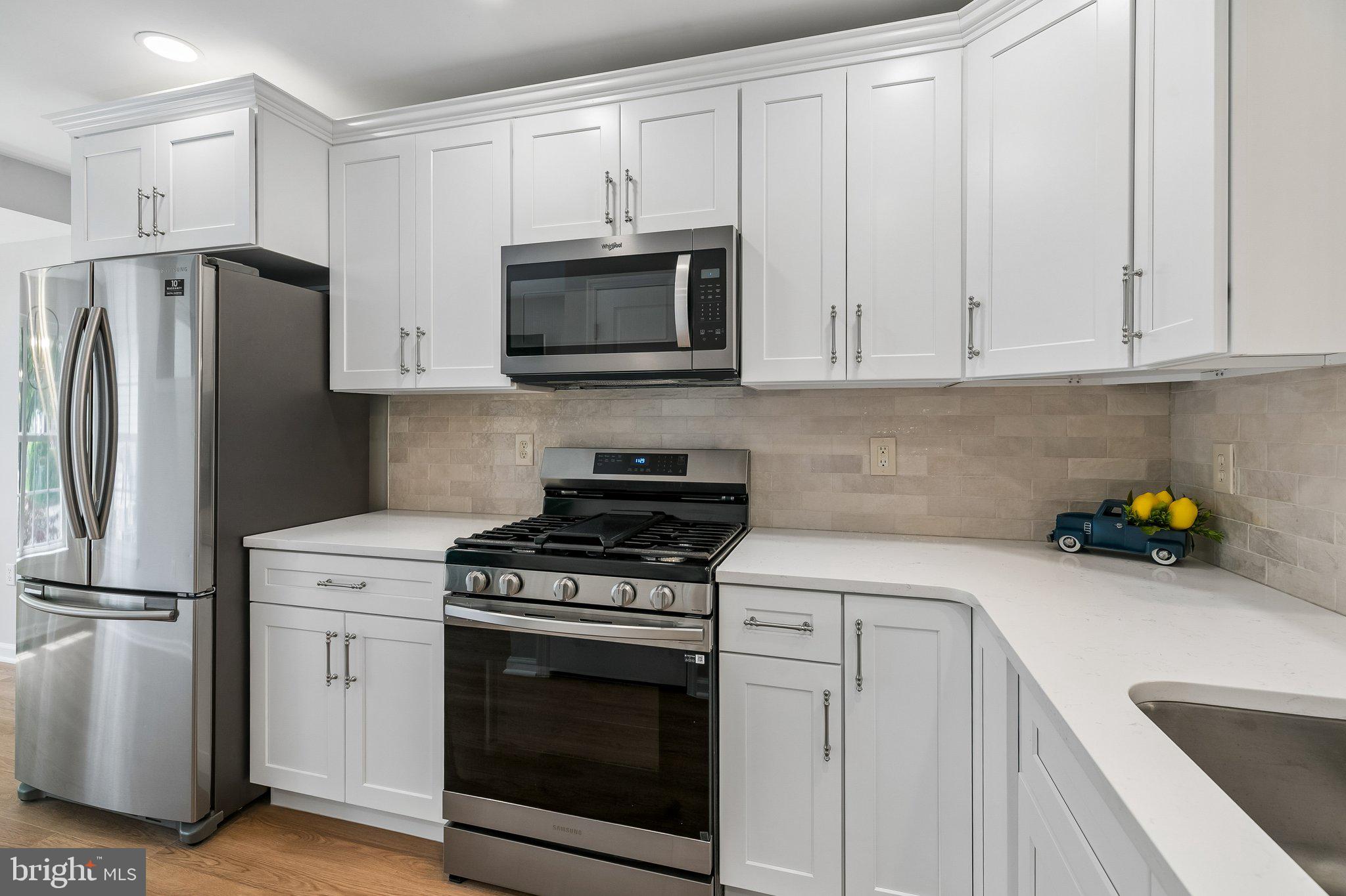 196 Walton Court Reading, PA 19606 - Photo 2 of 36 Kitchen