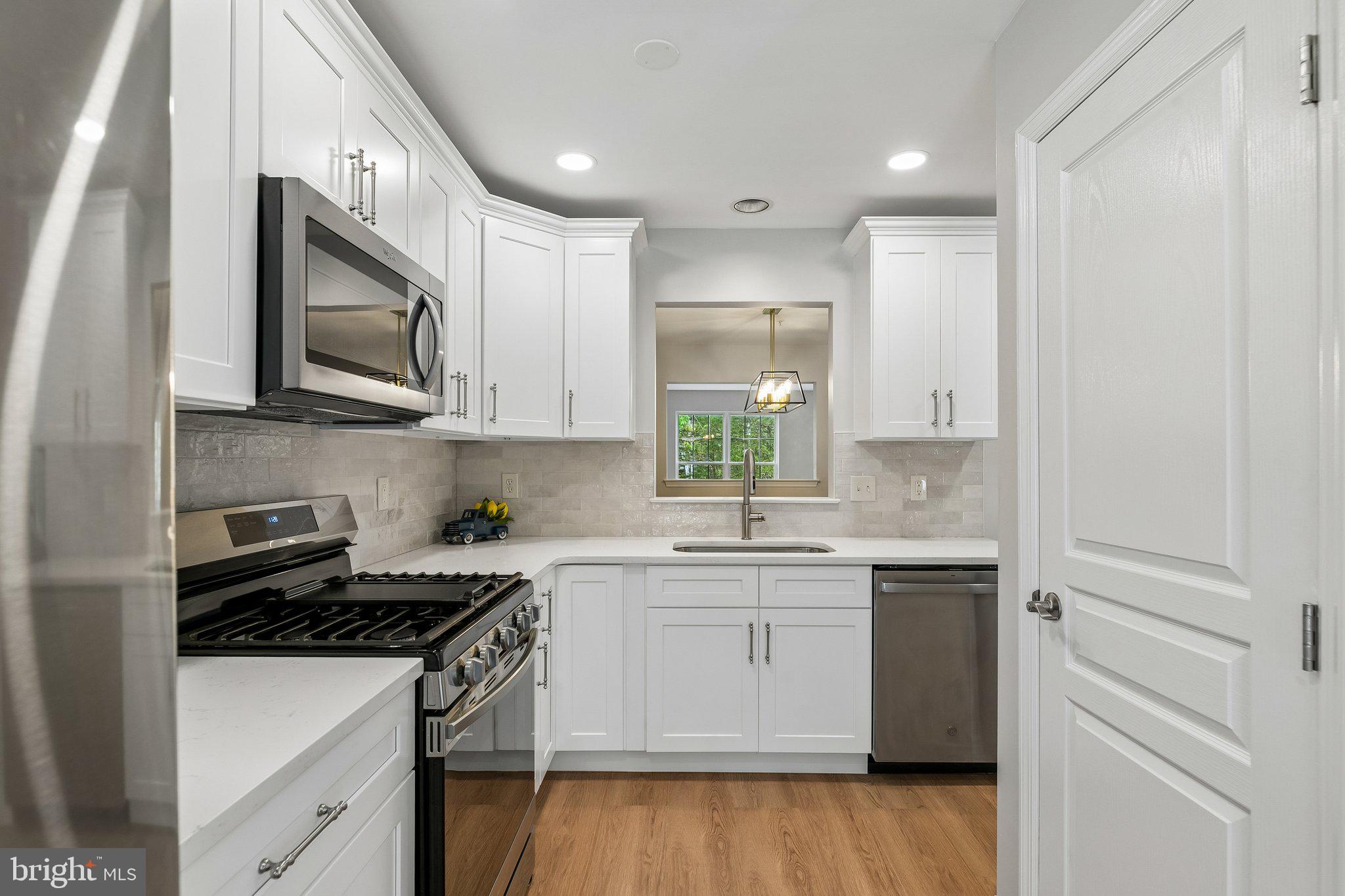 196 Walton Court Reading, PA 19606 - Photo 4 of 36 Kitchen