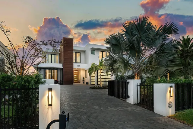 $12,450,000 | 807 North Atlantic Drive, Lantana, FL 33462