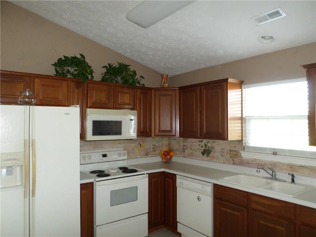 6035 Riva Ridge Drive Indianapolis, IN 46237 - Photo 8 of 14 Gallery Image 8