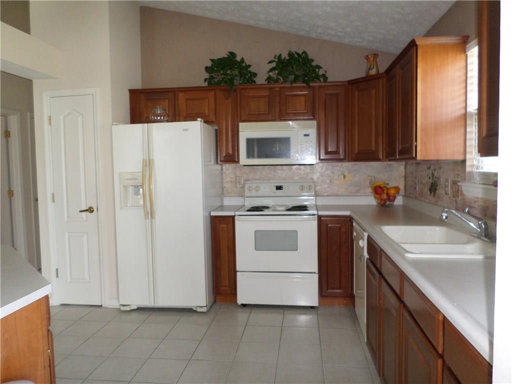 6035 Riva Ridge Drive Indianapolis, IN 46237 - Photo 9 of 14 Gallery Image 9