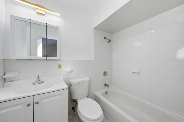 $3,950 | 191 Griffith Street, Unit 1, Jersey City, NJ 07307