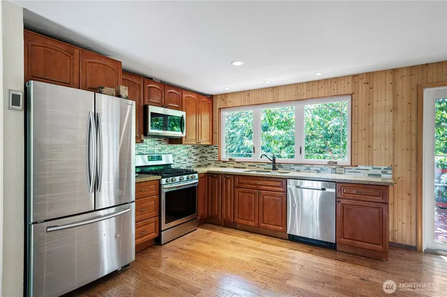 $849,000 | 10122 50th Place West, Mukilteo, WA 98275