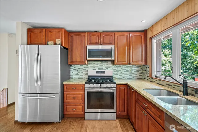 $849,000 | 10122 50th Place West, Mukilteo, WA 98275