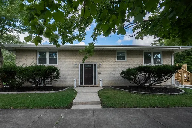 $319,900 | 3045 Peoria Street, Steger, IL 60475