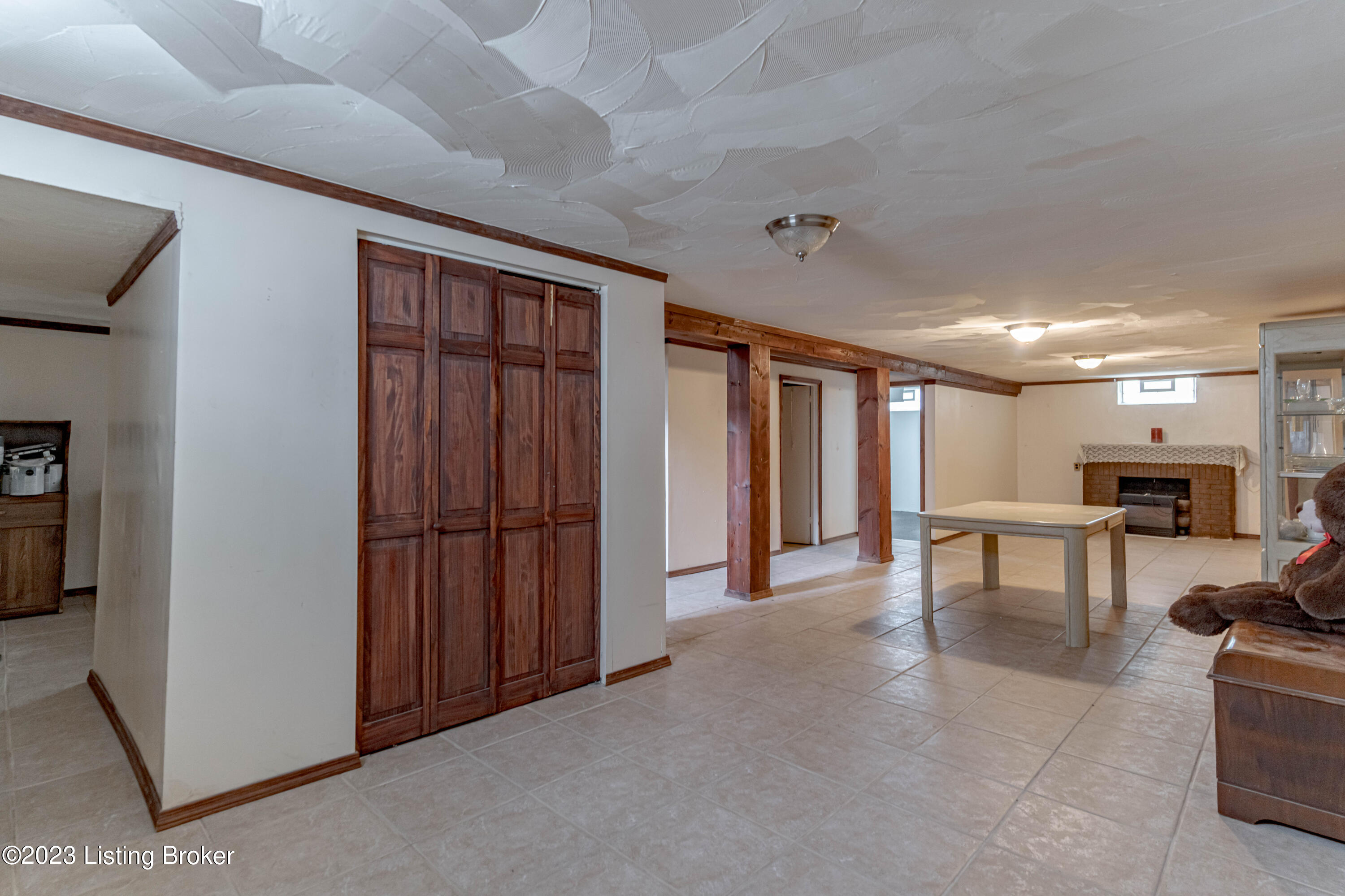 4919 Cane Run Road Louisville, KY 40216 - Photo 37 of 48 DSC05856
