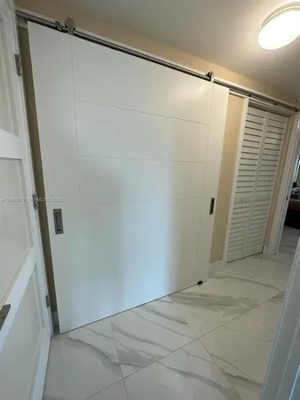 $6,900 | 325 Biscayne Boulevard, Unit 25, Miami, FL 33131