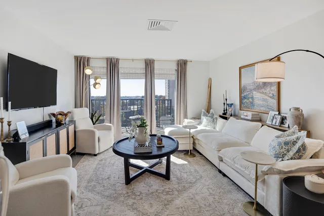 $212,000 | 655 Riverside Drive, Unit 708A, Memphis, TN 38103