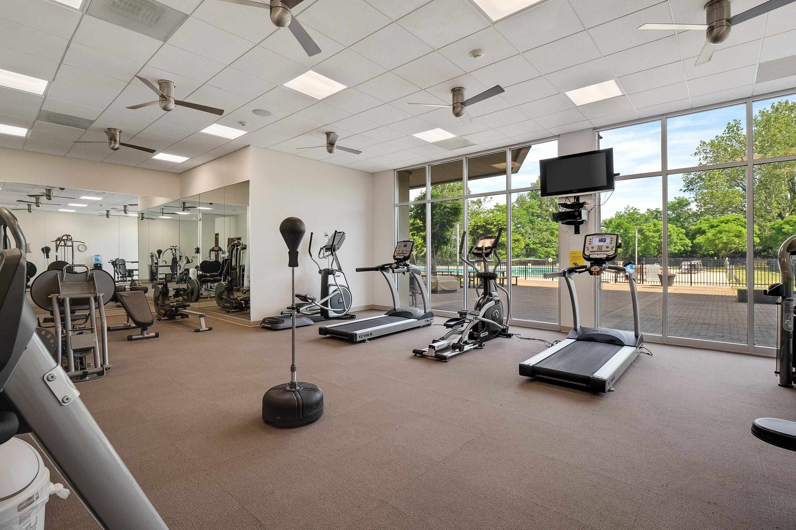 655 Riverside Drive, Unit 708A Memphis, TN 38103 - Photo 23 of 30 a view of a room with gym equipment