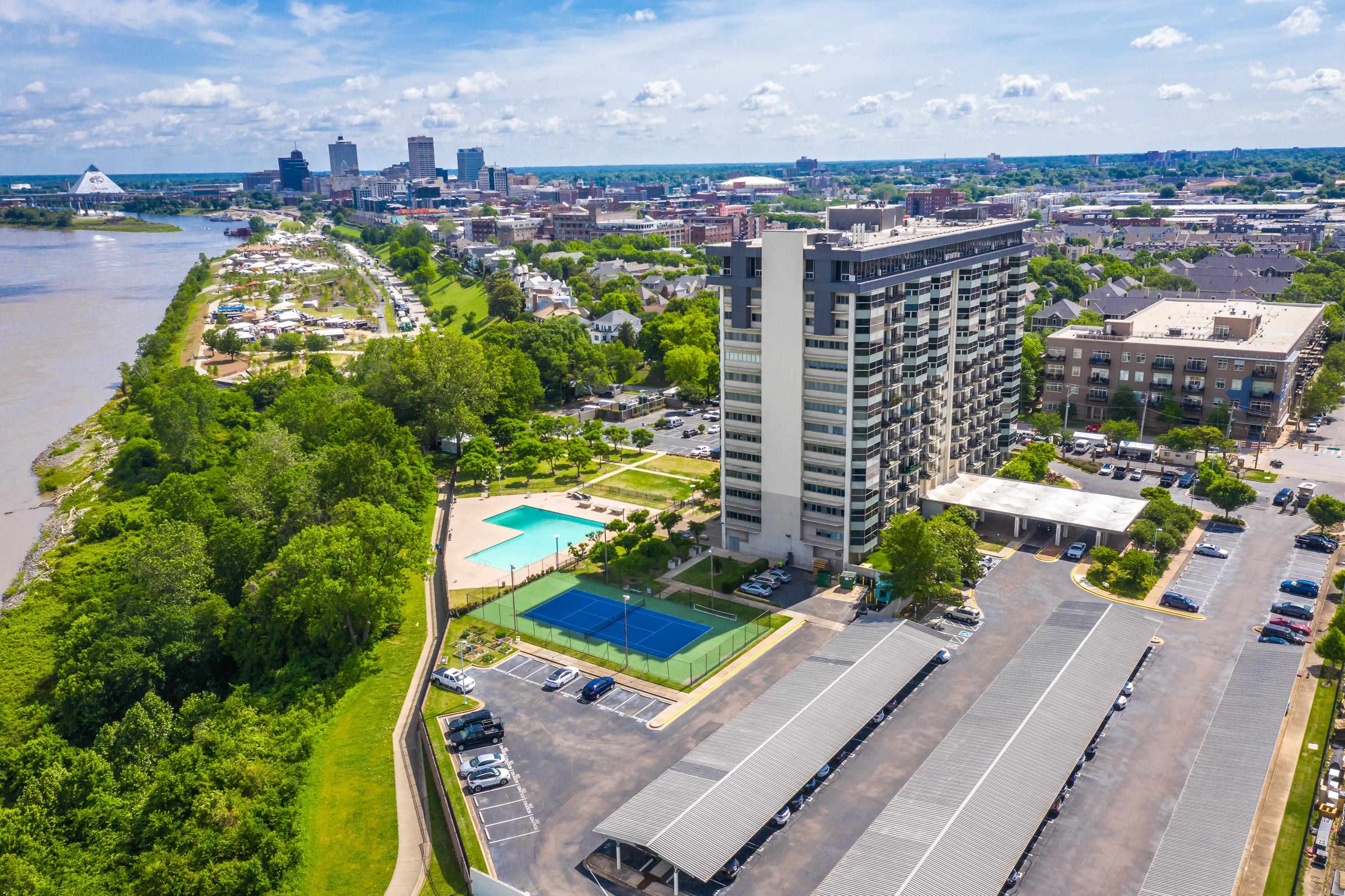 655 Riverside Drive, Unit 708A Memphis, TN 38103 - Photo 29 of 30 an aerial view of a house with a garden and lake view