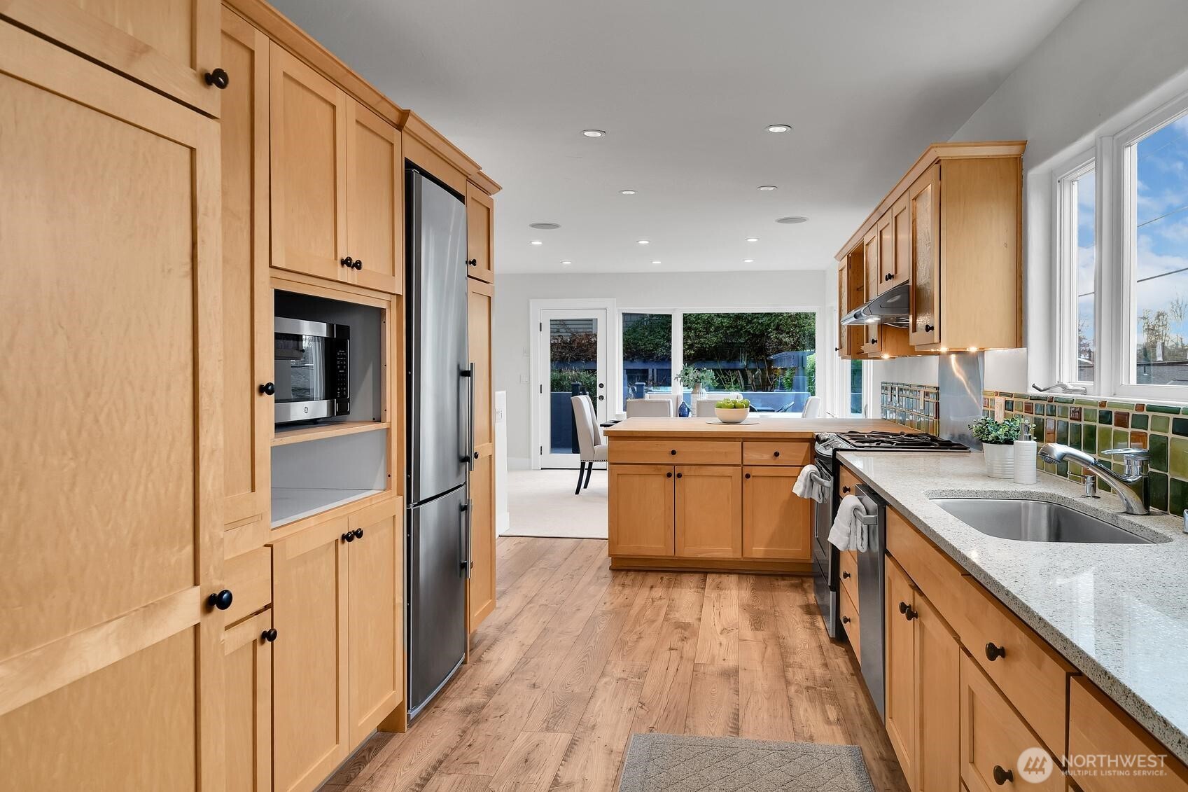 121 East Edgar Street Seattle, WA 98102 - Photo 16 of 40