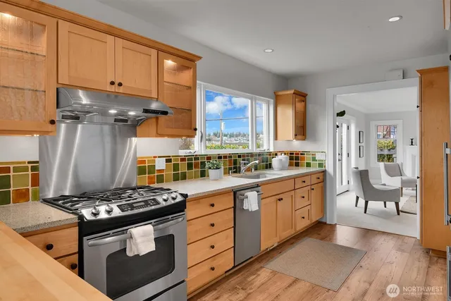 $1,998,000 | 121 East Edgar Street, Seattle, WA 98102