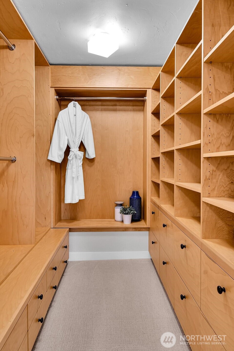 121 East Edgar Street Seattle, WA 98102 - Photo 28 of 40