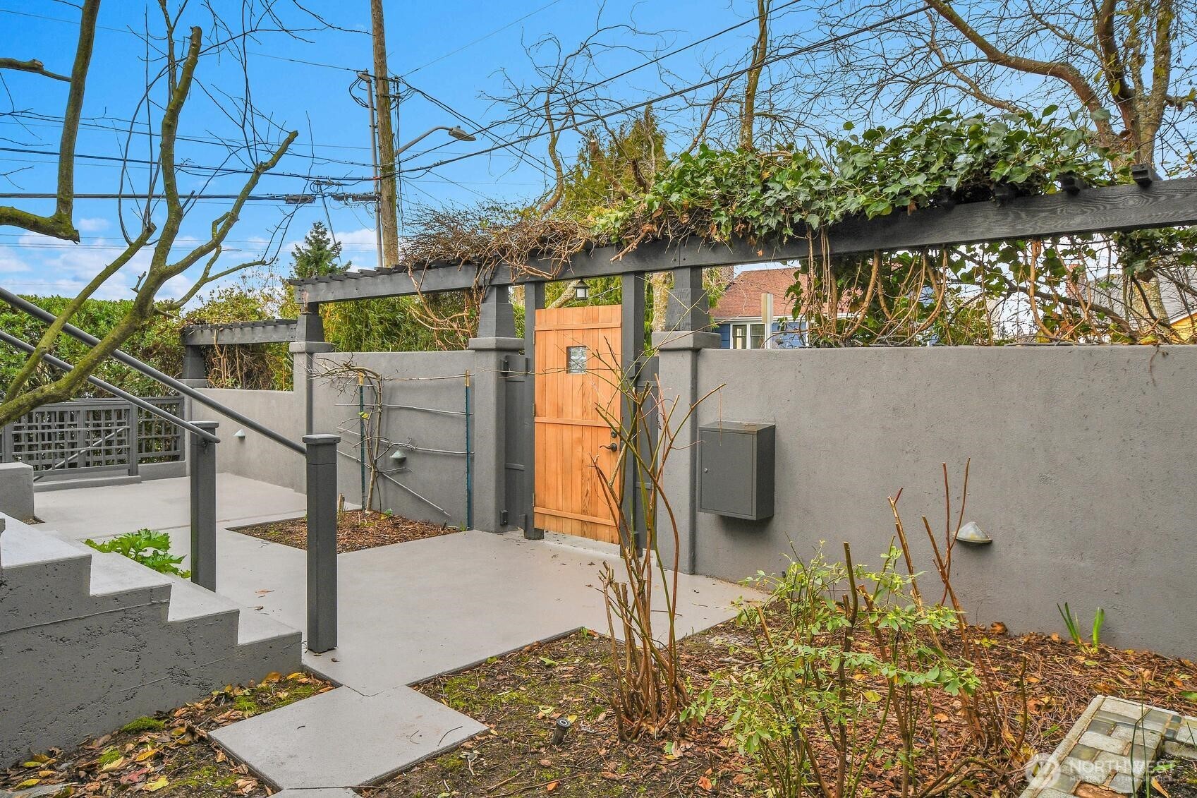 121 East Edgar Street Seattle, WA 98102 - Photo 10 of 40