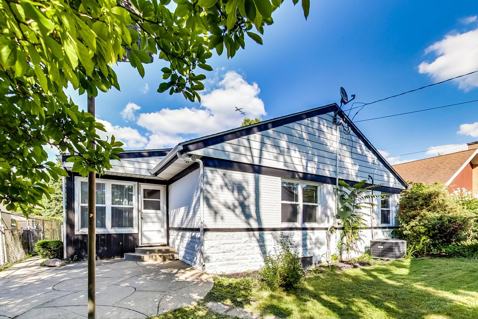 1211 West Talcott Road Park Ridge, IL 60068 - Photo 46 of 57 a front view of a house with a yard