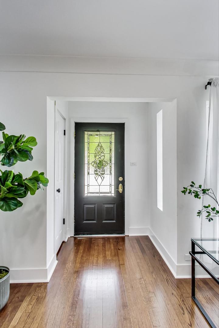 1211 West Talcott Road Park Ridge, IL 60068 - Photo 5 of 57 an empty room with wooden floor and a window
