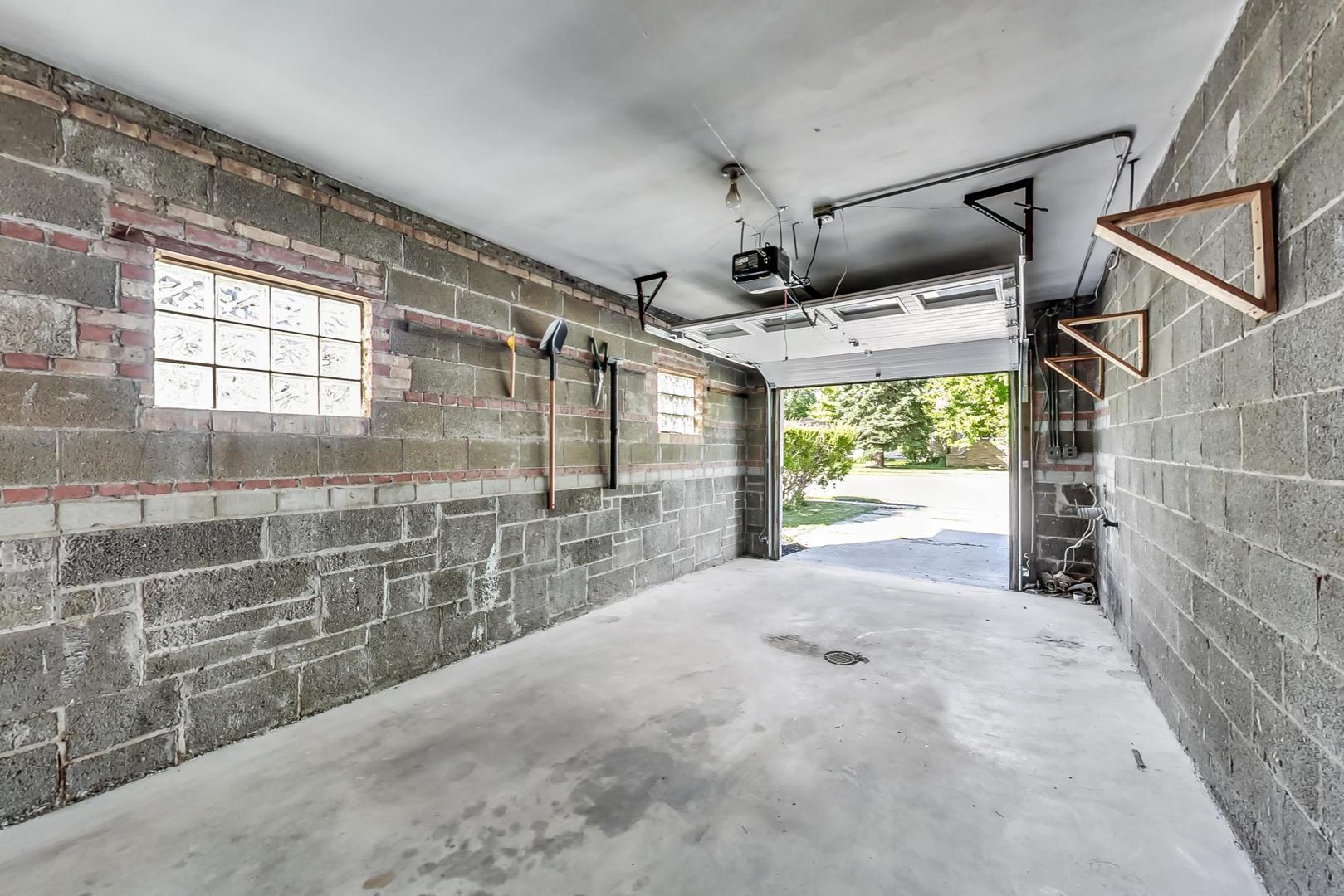 1211 West Talcott Road Park Ridge, IL 60068 - Photo 53 of 57 a view of empty room with windows