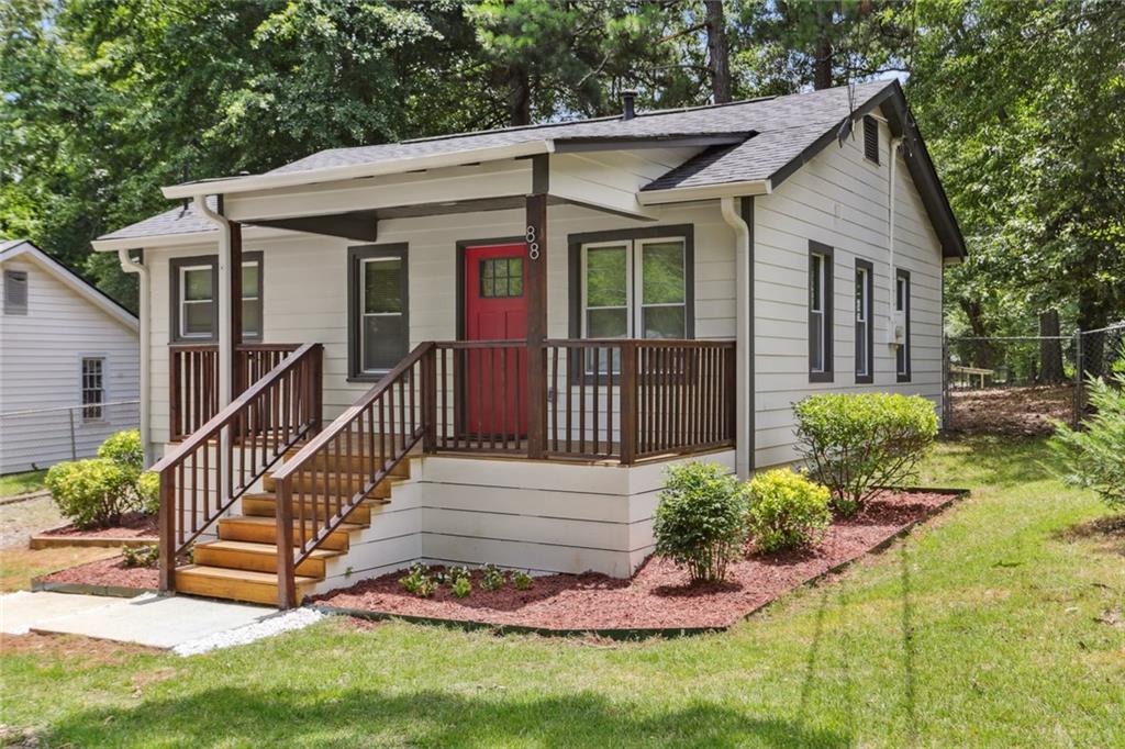 a view of a house with backyard and porch