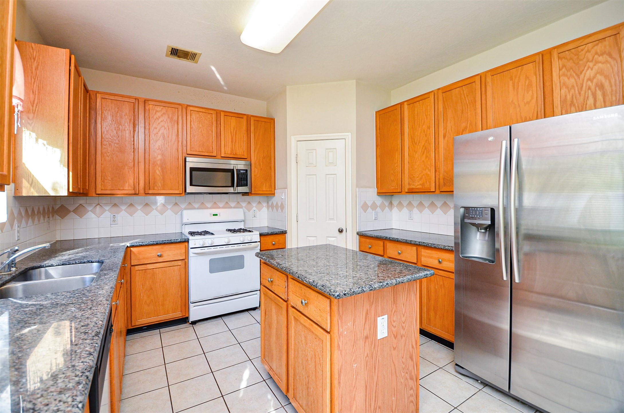 615 Mosman Court Houston, TX 77094 - Photo 11 of 33