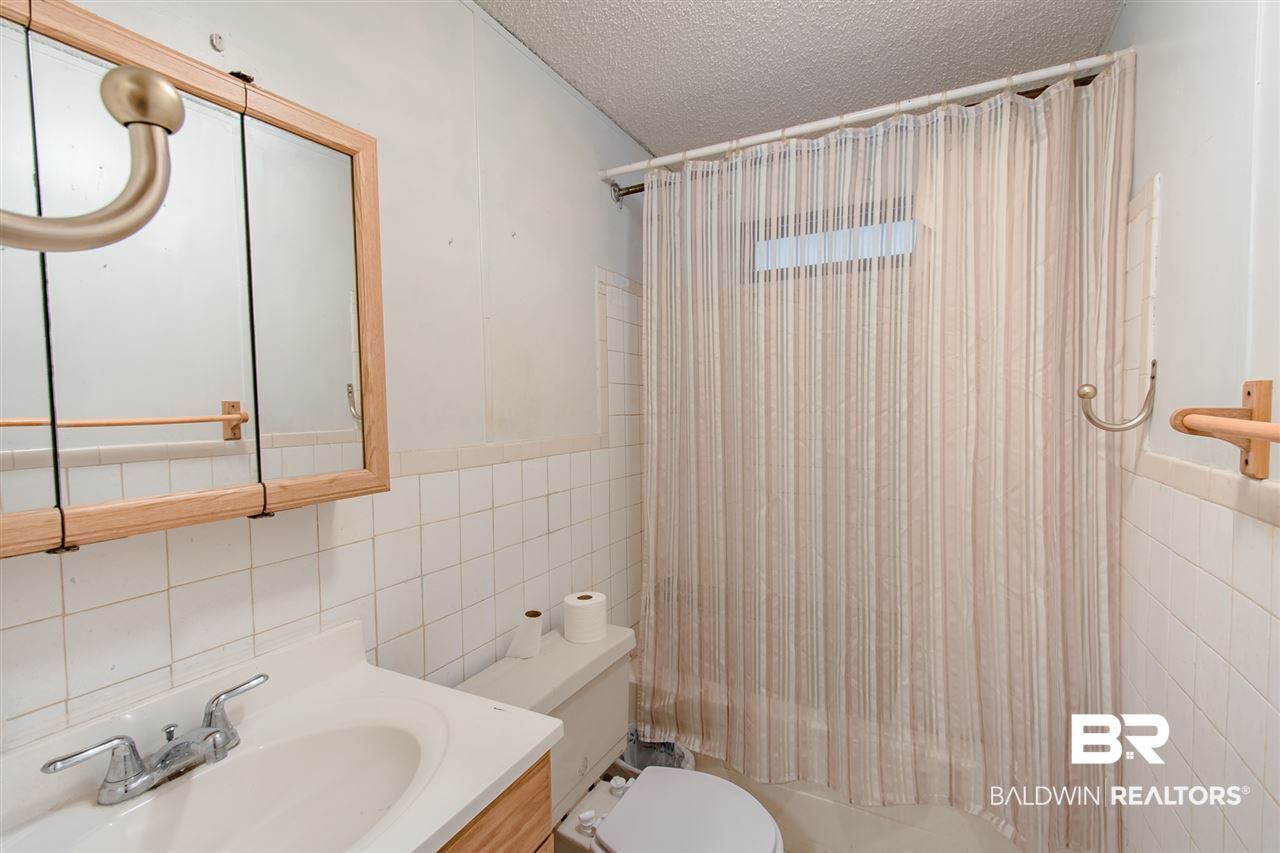 19253 North East River Road Silverhill, AL 36576 - Photo 35 of 49 Guest Bathroom