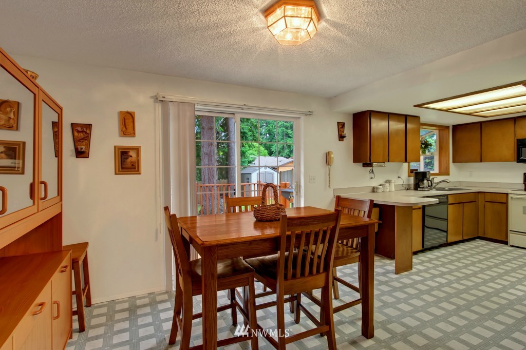 13920 147th Place Southeast Renton, WA 98059 - Photo 4 of 15 Gallery Image 4
