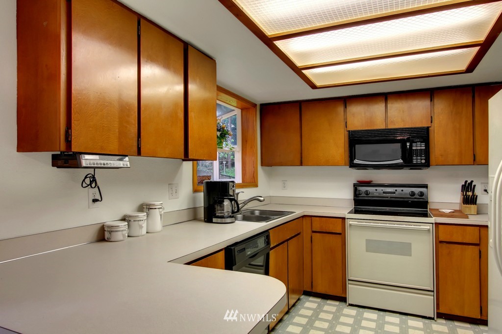 13920 147th Place Southeast Renton, WA 98059 - Photo 5 of 15 Gallery Image 5