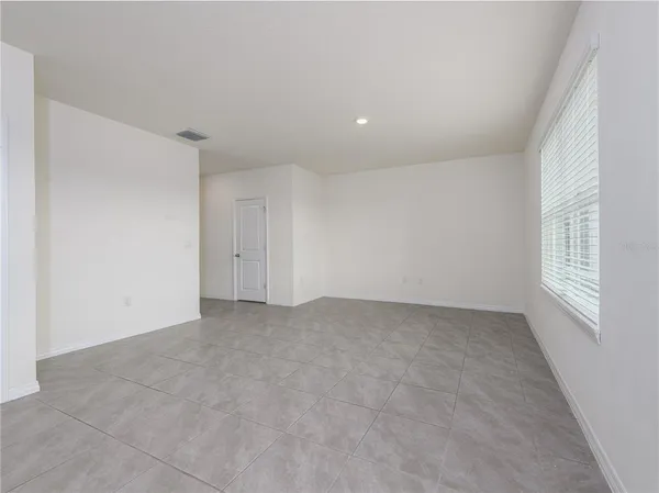 $2,400 | 10797 Penny Gale Loop, San Antonio, FL 33576