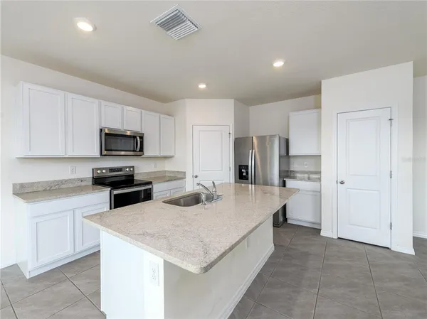 $2,400 | 10797 Penny Gale Loop, San Antonio, FL 33576