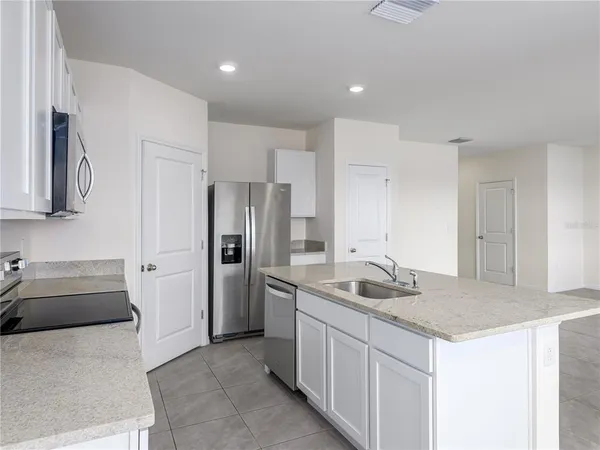 $2,400 | 10797 Penny Gale Loop, San Antonio, FL 33576