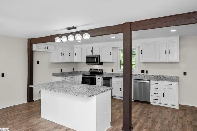 $399,900 | 141 Agnes Drive, Duncan, SC 29334