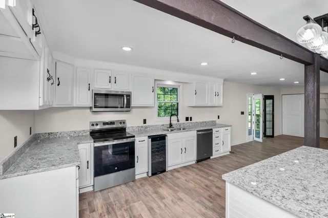 $399,900 | 141 Agnes Drive, Duncan, SC 29334