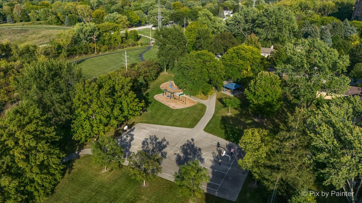 1 Renaissance Place, Unit 1017 Palatine, IL 60067 - Photo 30 of 30 a view of a garden with plants