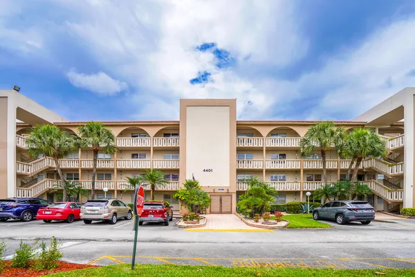 $155,000 | 4401 Martinique Court, Unit D2, Coconut Creek, FL 33066