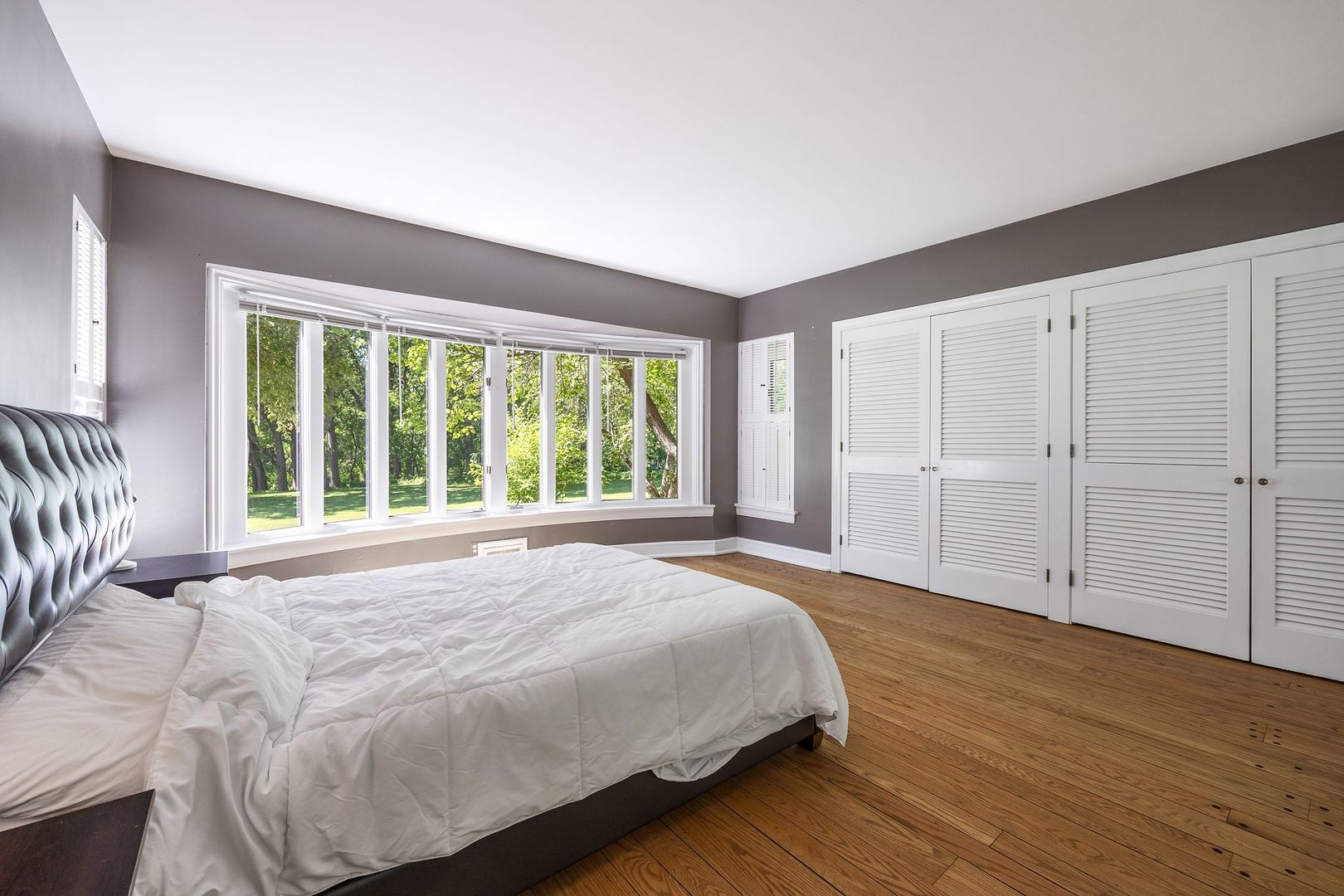 541 Merri Oaks Road Barrington Hills, IL 60010 - Photo 22 of 60 a large bed sitting in a spacious bedroom next to a window