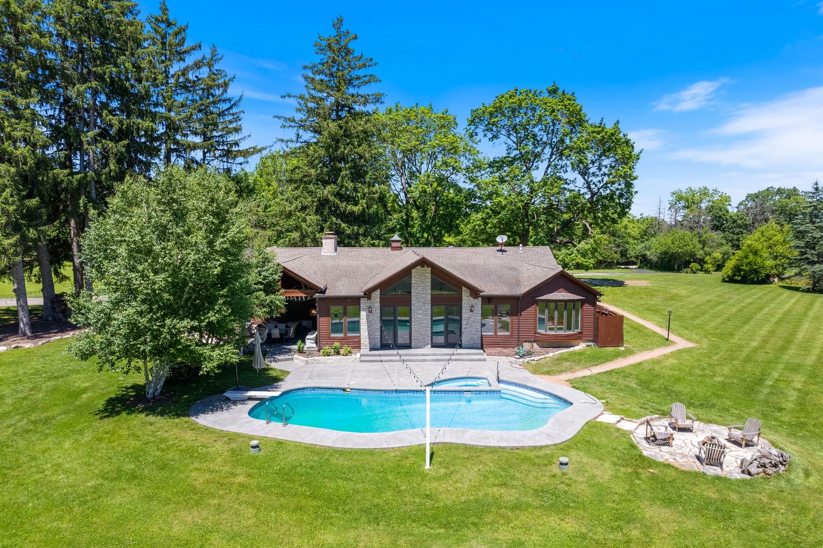 541 Merri Oaks Road Barrington Hills, IL 60010 - Photo 59 of 60 a front view of a house with garden