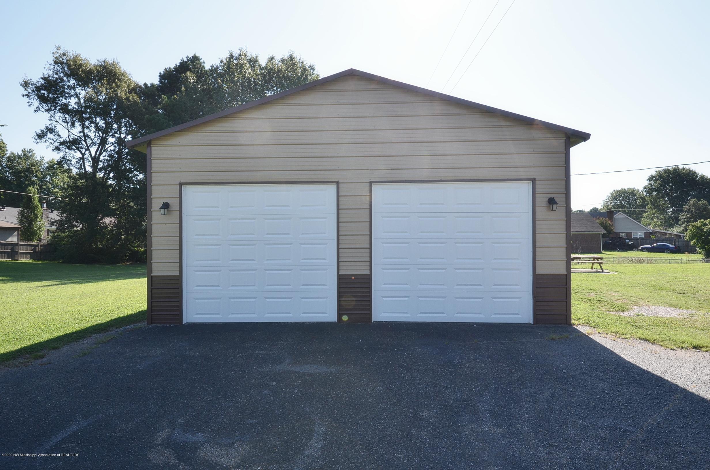 7484 Craft Road Olive Branch, MS 38654 - Photo 17 of 21 Detached garage