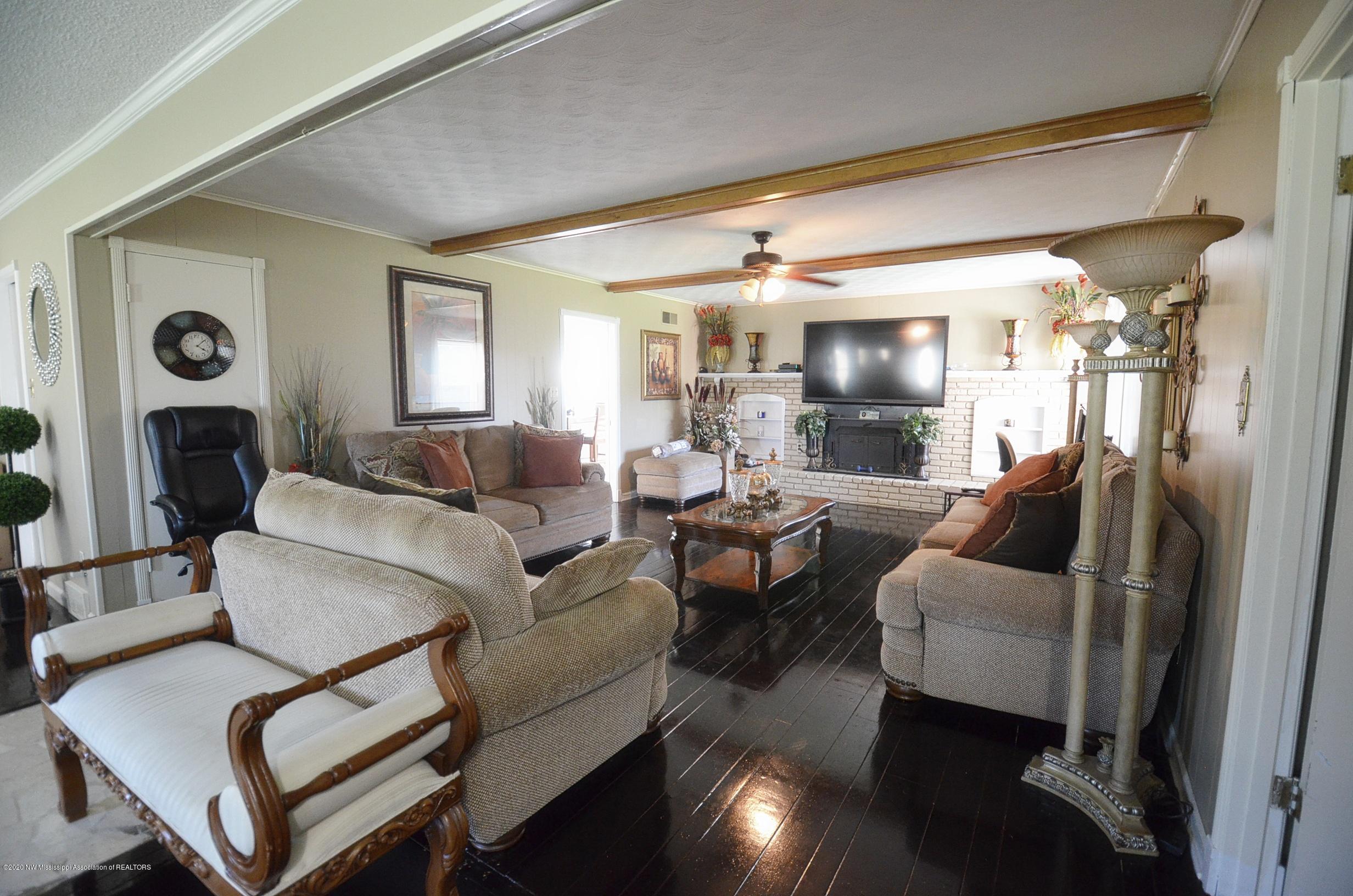 7484 Craft Road Olive Branch, MS 38654 - Photo 7 of 21 Great room1