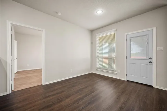 a view of a back yard