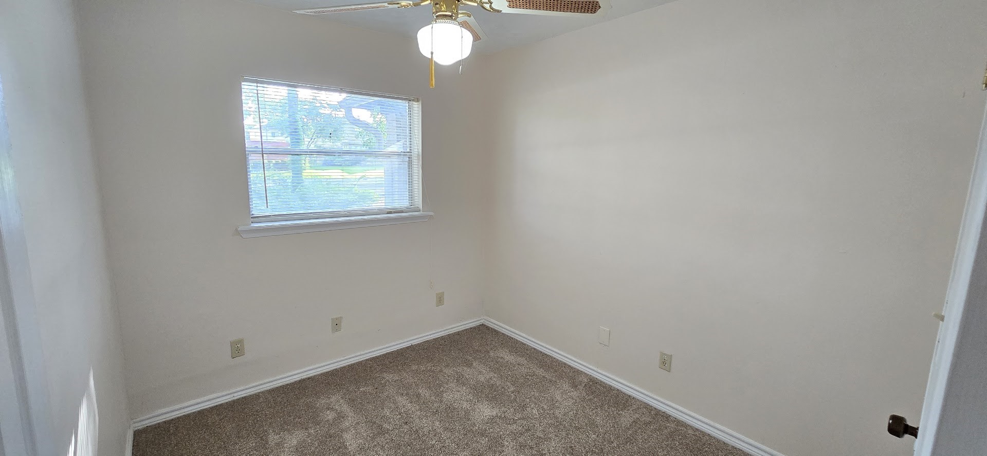 19426 Lockridge Drive Spring, TX 77373 - Photo 18 of 44 an empty room with window