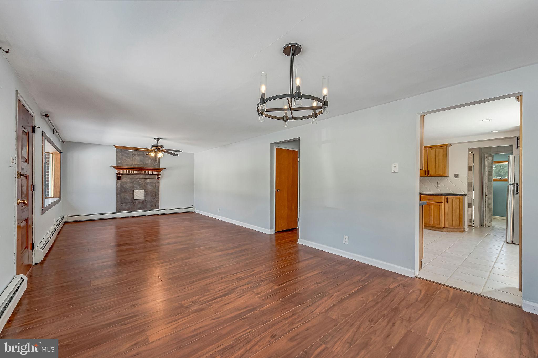 342 Tavistock Boulevard Haddonfield, NJ 08033 - Photo 6 of 32 Spacious living area with modern charm.