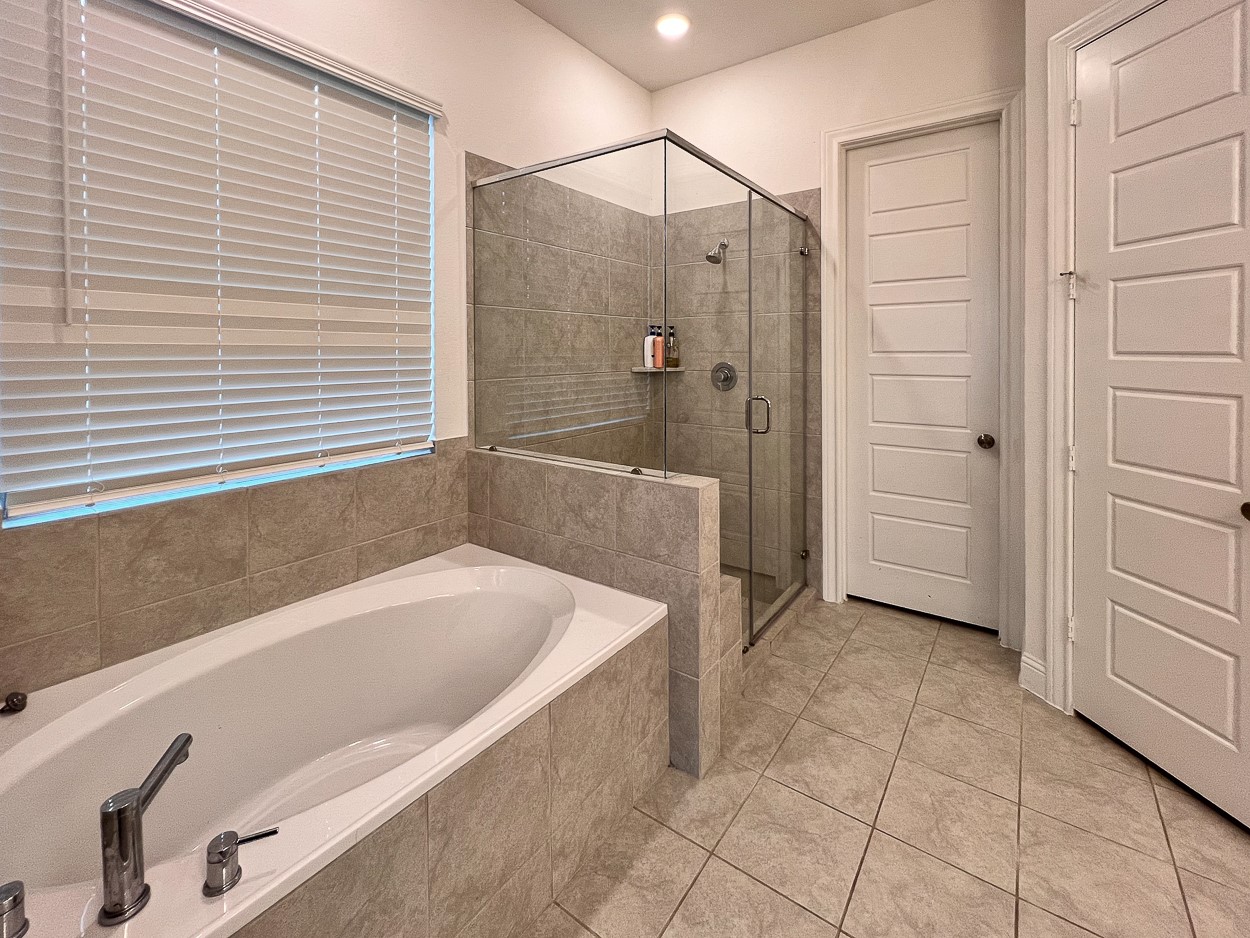 13710 Saxon Cliff Lane Rosharon, TX 77583 - Photo 11 of 20 a bathroom with a bathtub and a shower