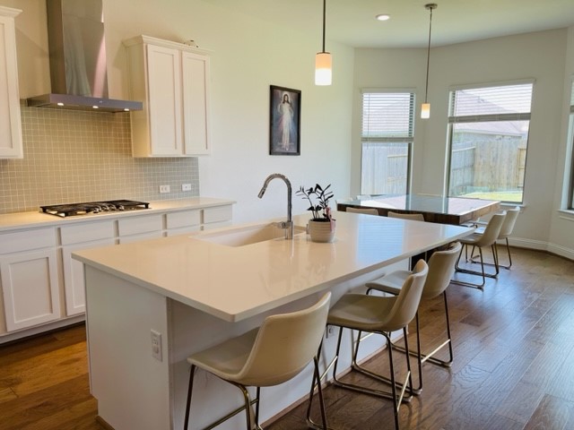 13710 Saxon Cliff Lane Rosharon, TX 77583 - Photo 4 of 20 a kitchen with a dining table chairs and white cabinets