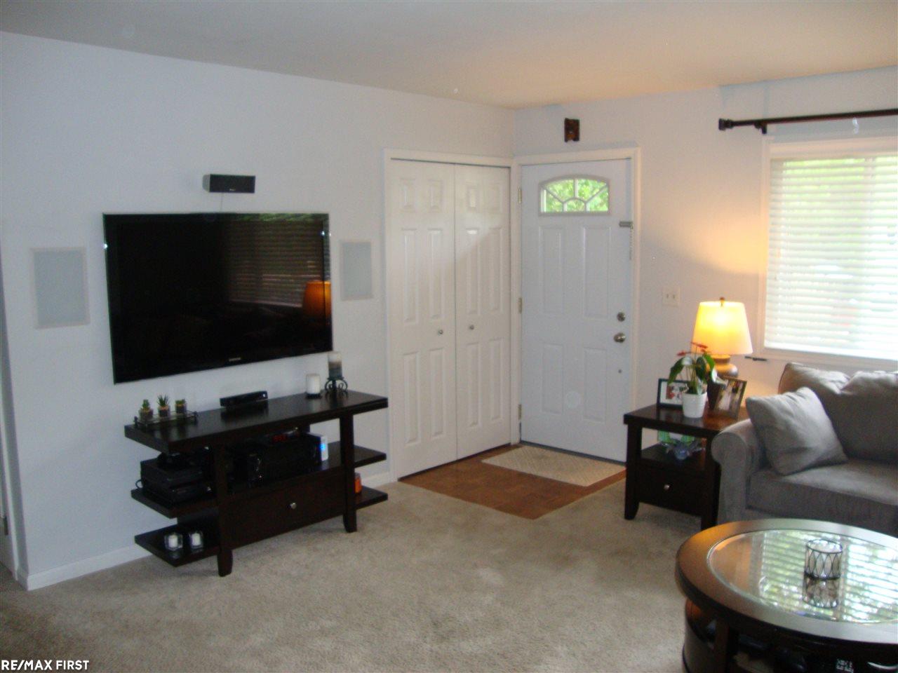 2736 Dearborn Avenue Rochester Hills, MI 48309 - Photo 4 of 23