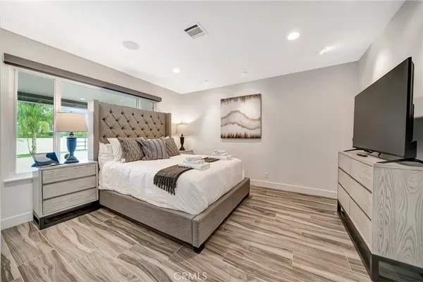 $16,500 | 22914 Calvert Street, Woodland Hills, CA 91367
