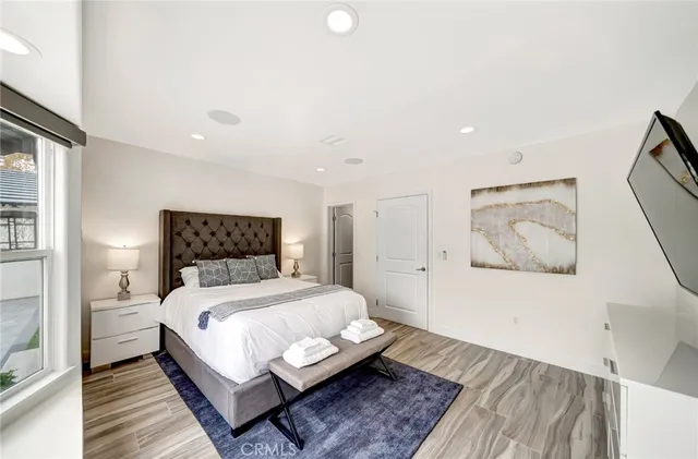 $16,500 | 22914 Calvert Street, Woodland Hills, CA 91367