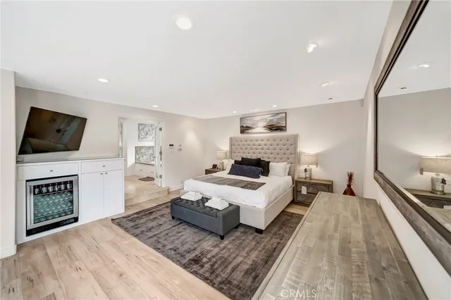 $16,500 | 22914 Calvert Street, Woodland Hills, CA 91367