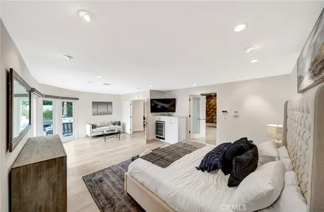 $16,500 | 22914 Calvert Street, Woodland Hills, CA 91367