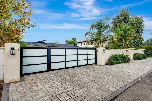 $16,500 | 22914 Calvert Street, Woodland Hills, CA 91367